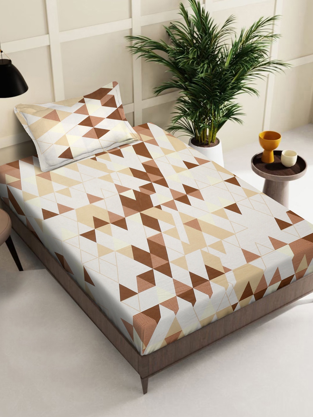 

KLOTTHE Brown Geometric Printed Pure Cotton 400 TC Single Bedsheet With Pillow Cover