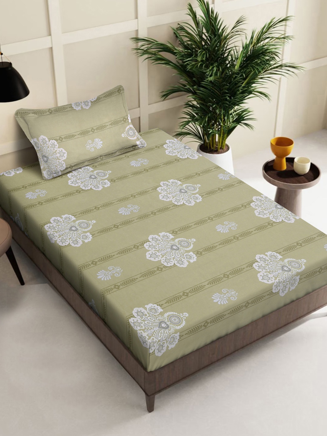 

KLOTTHE Green Floral Printed Pure Cotton 400 TC Single Bedsheet With Pillow Cover