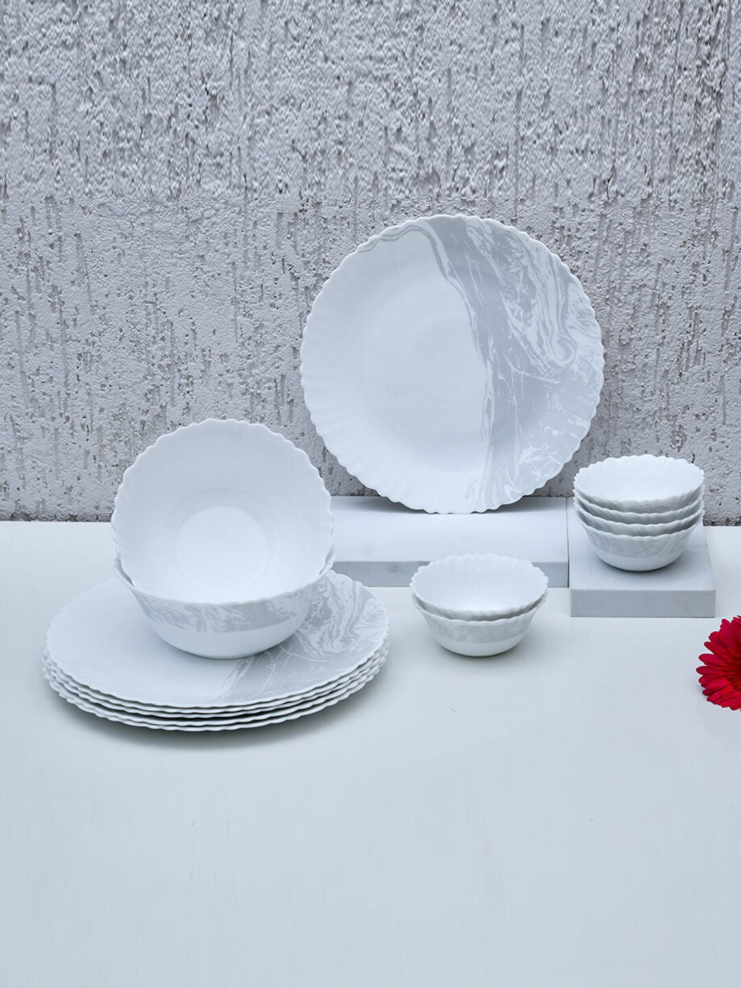 

Athome by Nilkamal White & 14 Pieces Opalware Dinner Set