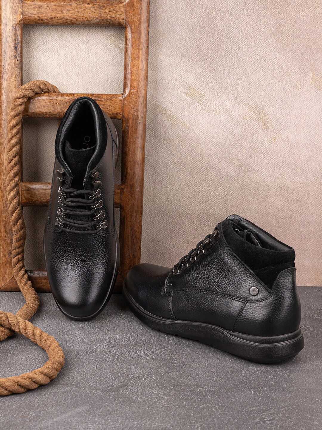 

One8 Men Round Toe High Top Leather Regular Boots, Black
