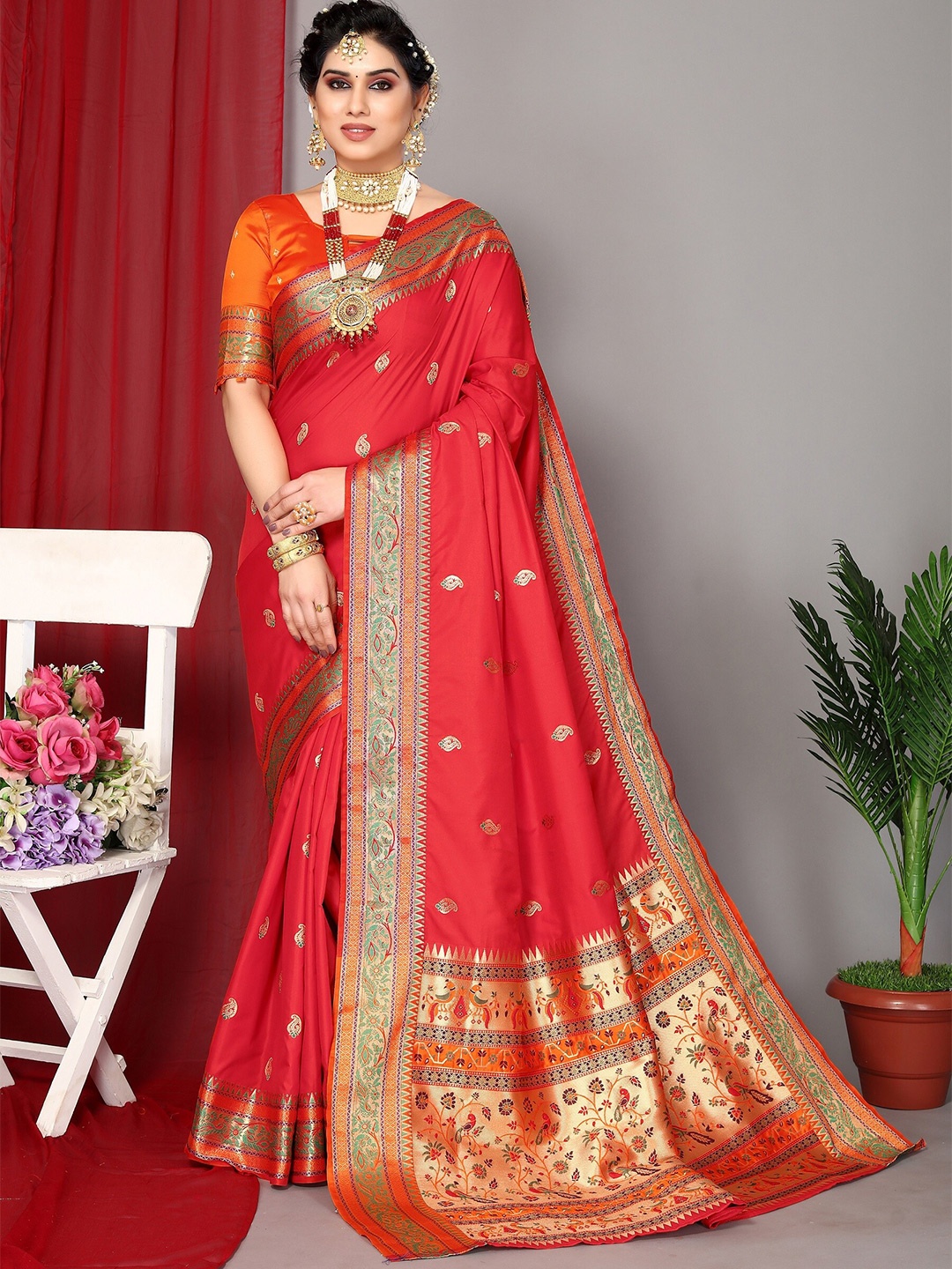 

DRESSTIVE Ethnic Motifs Woven Design Zari Saree, Red