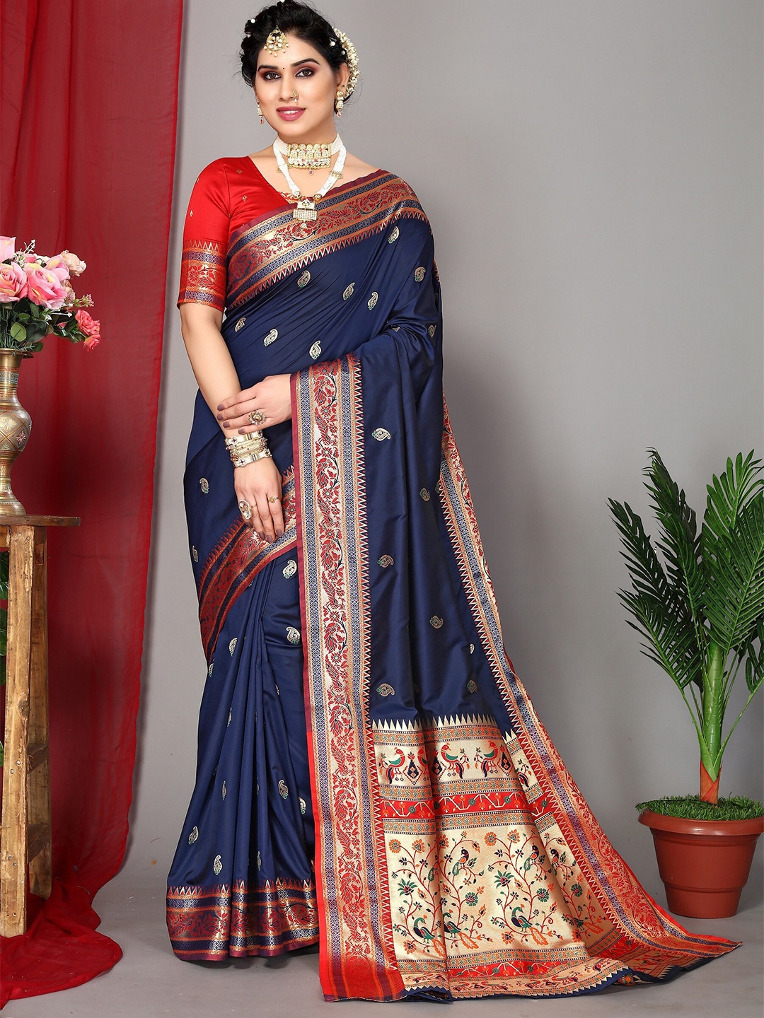 

DRESSTIVE Ethnic Motifs Woven Design Zari Saree, Navy blue