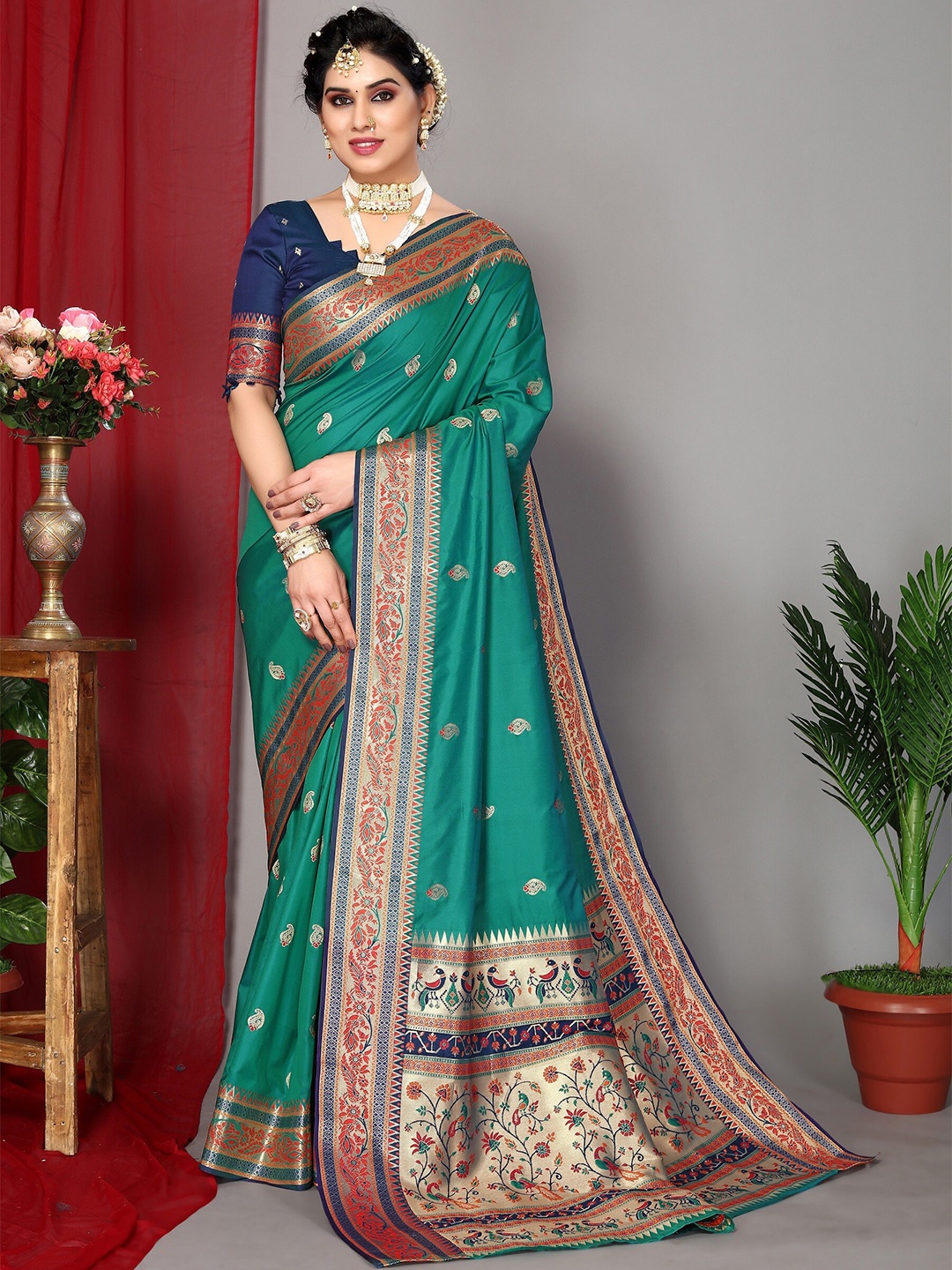 

DRESSTIVE Paisley Woven Design Zari Saree, Turquoise blue