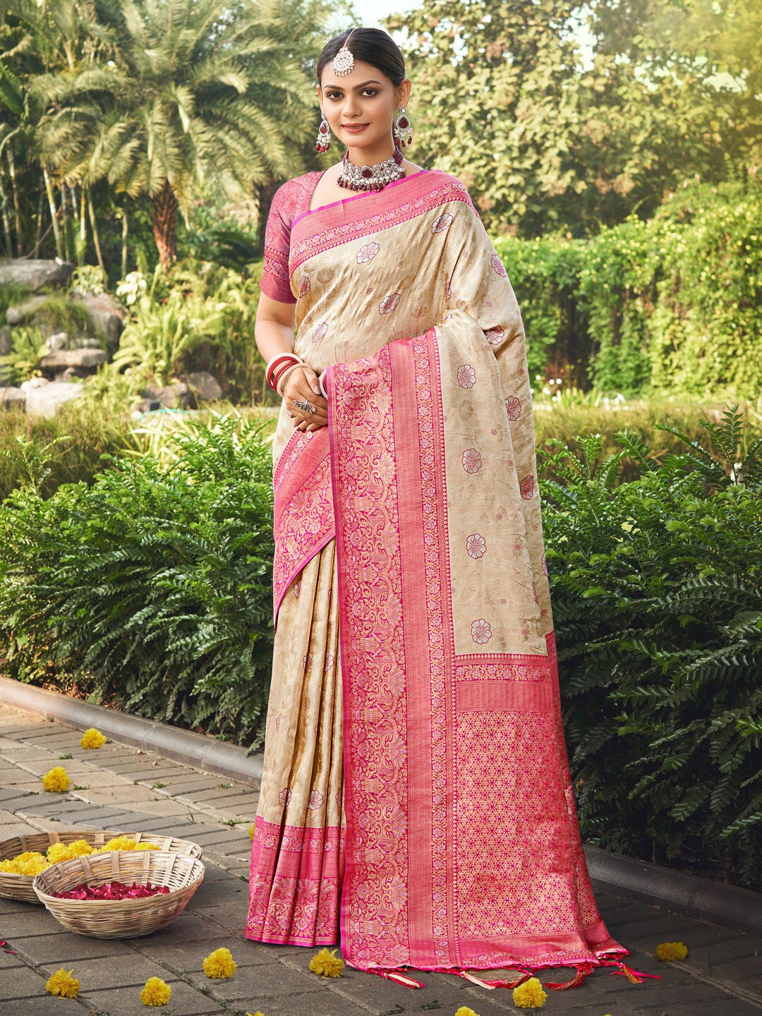 

Riwazo Floral Woven Design Zari Banarasi Saree, Cream