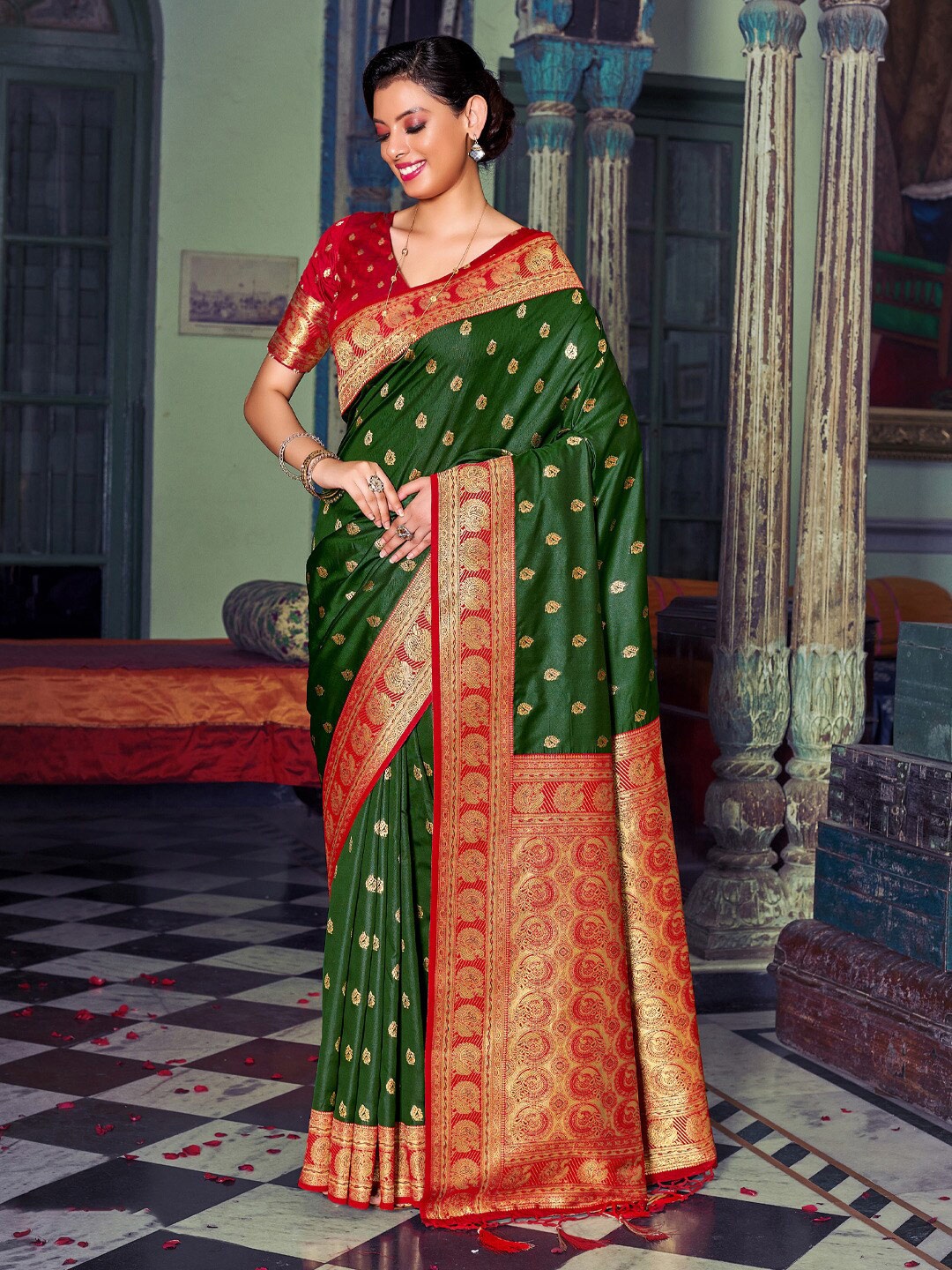 

Riwazo Ethnic Motifs Woven Design Banarasi Saree, Green