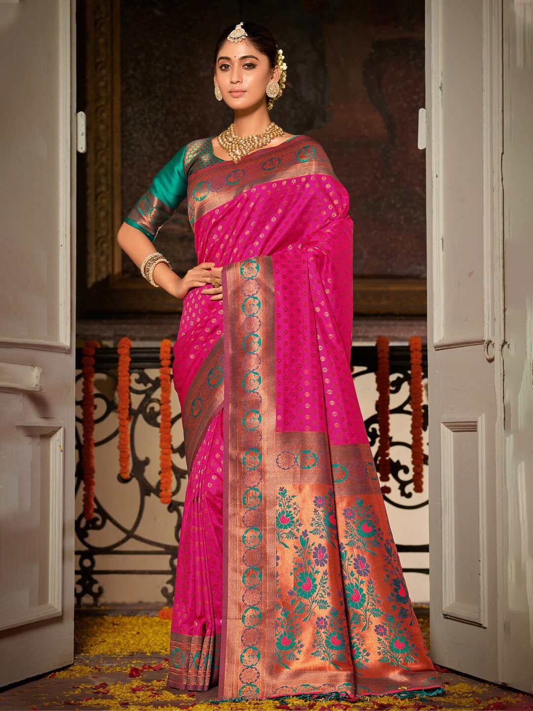 

Riwazo Ethnic Motifs Woven Design Banarasi Saree, Magenta
