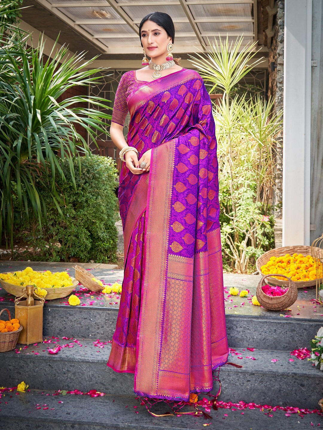 

Riwazo Silk Blend Banarasi Saree, Violet