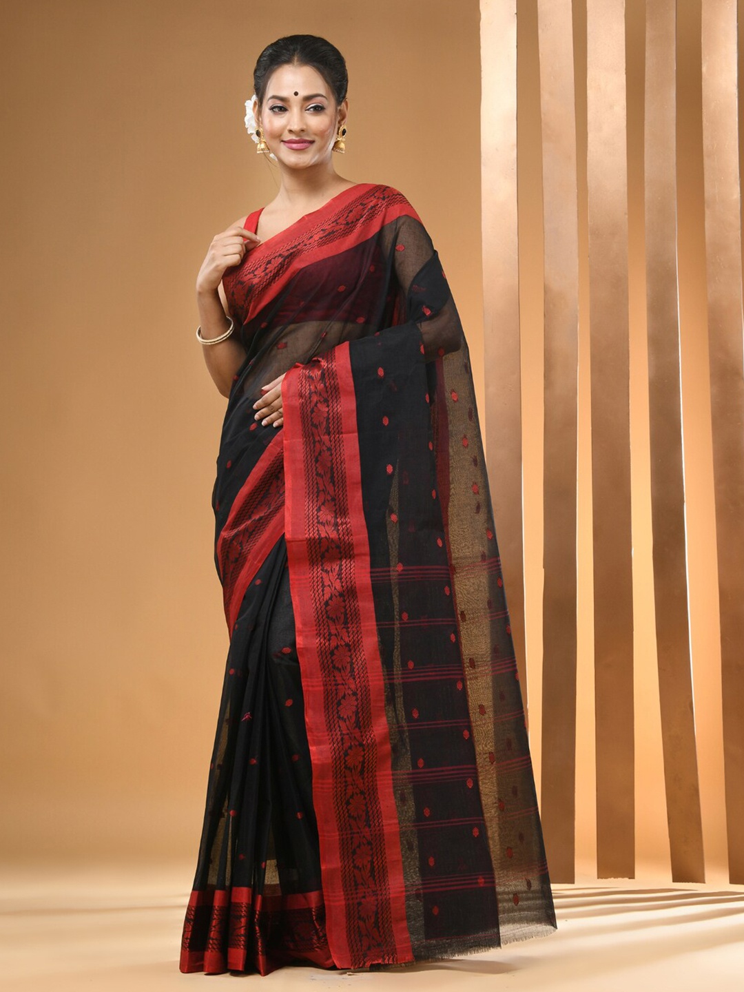 

Arhi Ethnic Woven Design Pure Cotton Taant Saree, Black