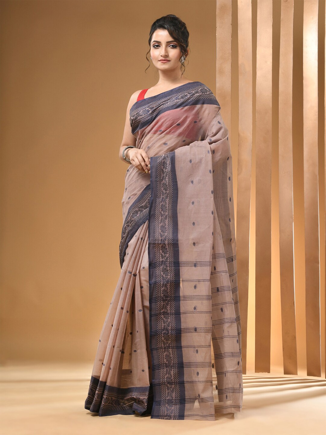 

Arhi Floral Woven Design Pure Cotton Tant Saree, Beige