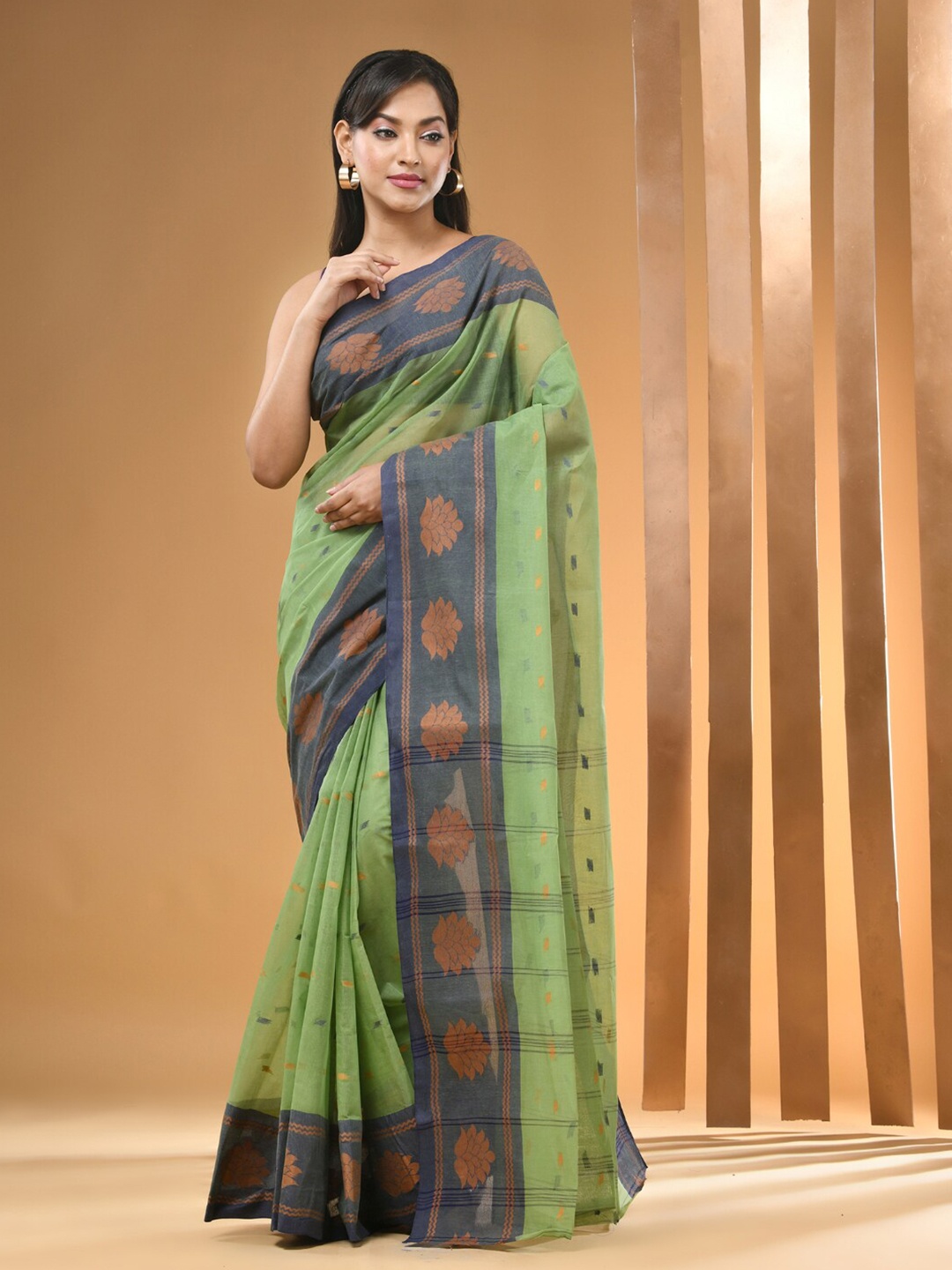 

Arhi Ethnic Woven Design Pure Cotton Taant Saree, Green