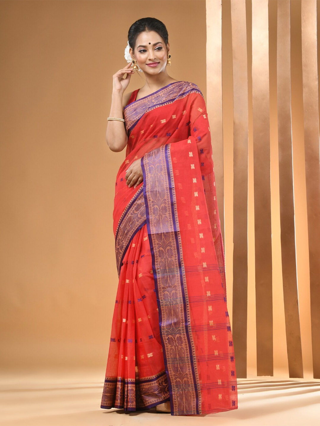 

Arhi Ethnic Woven Design Pure Cotton Taant Saree, Red