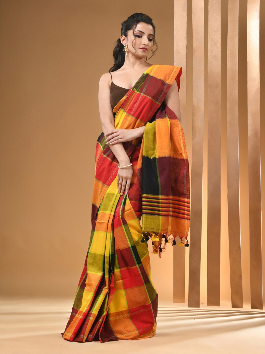 

Arhi Checked Printed Saree, Yellow