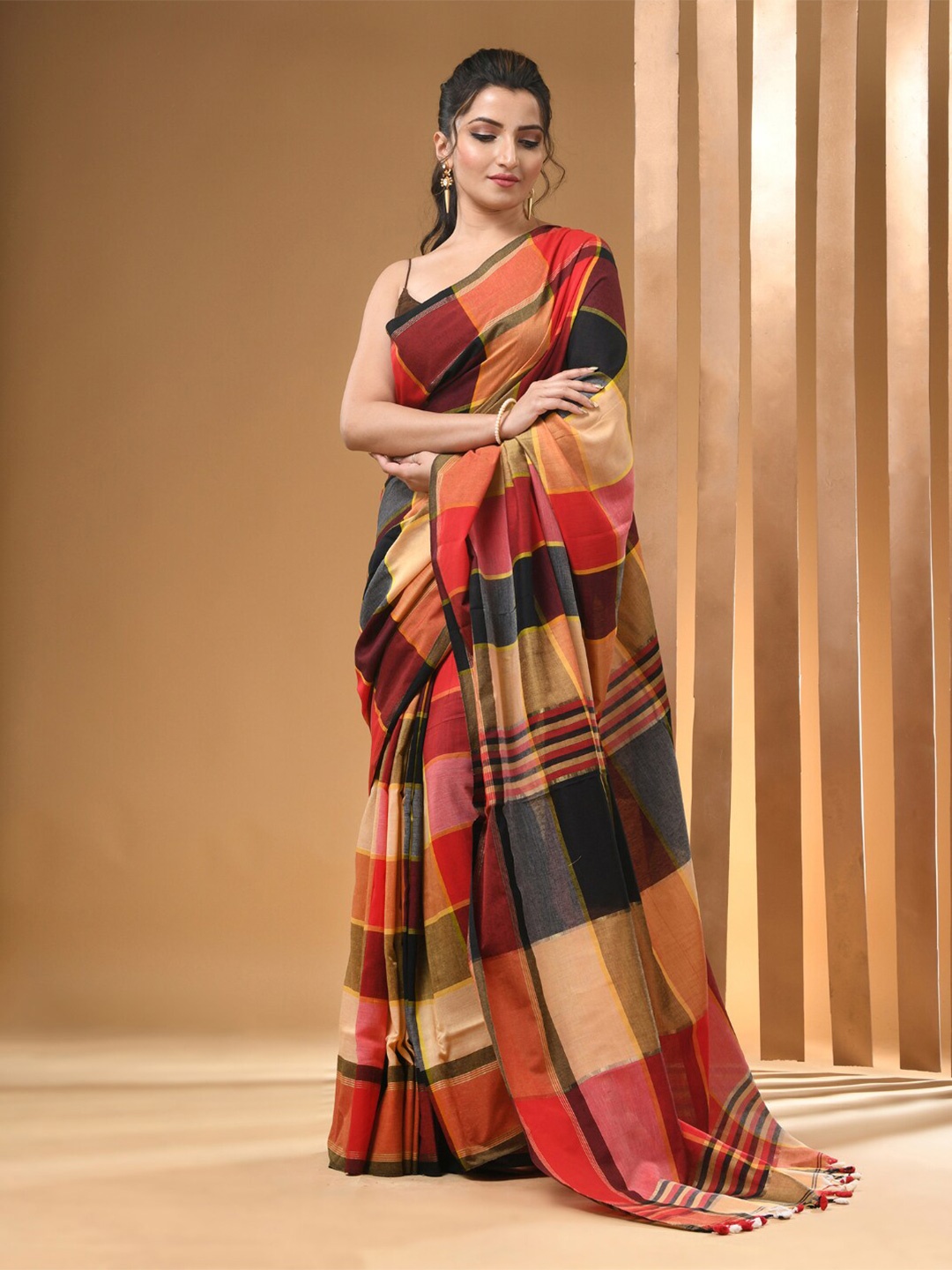 

Arhi Checked Printed Saree, Red