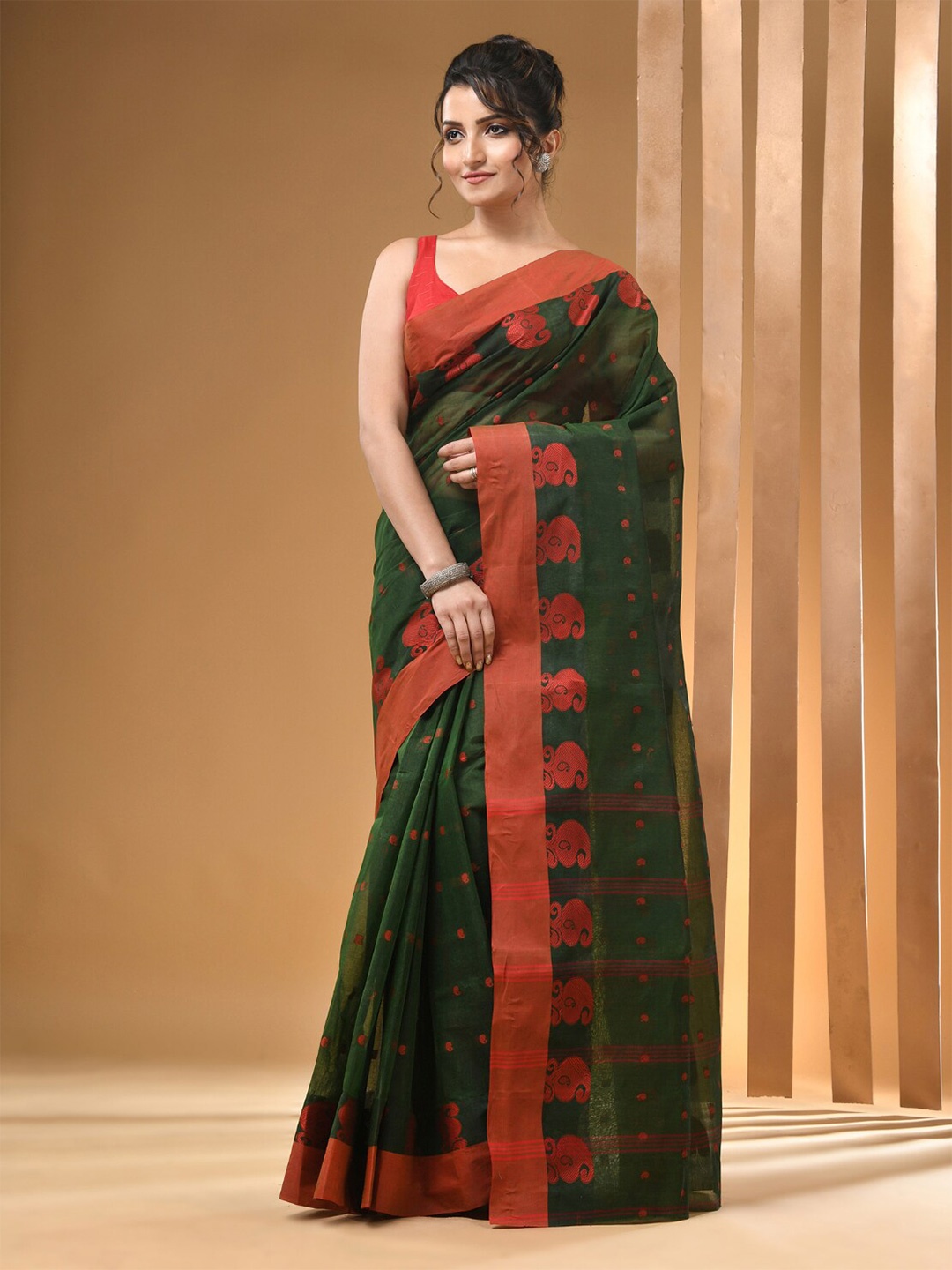 

Arhi Ethnic Motifs Woven Design Pure Cotton Taant Saree, Green