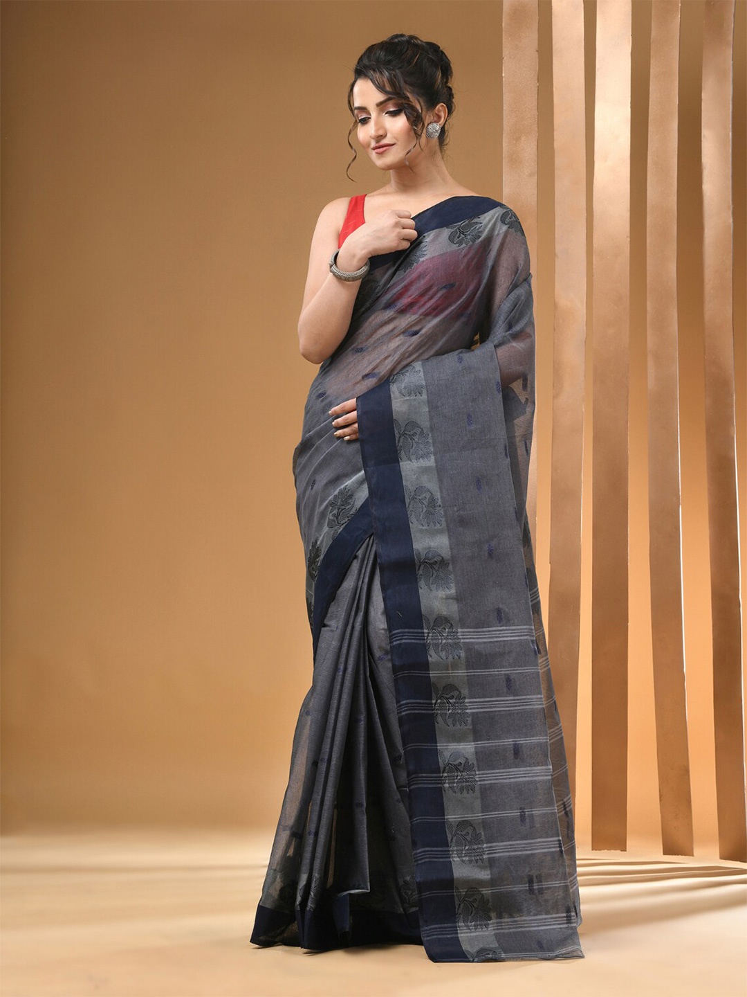 

Arhi Striped Woven Design Pure Cotton Taant Saree, Grey