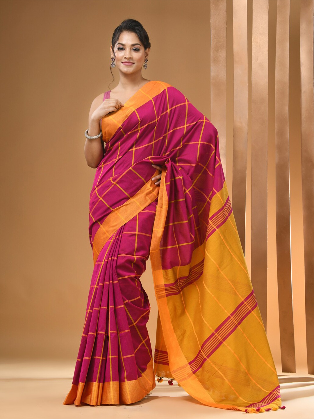 

Arhi Checked Printed Saree, Pink