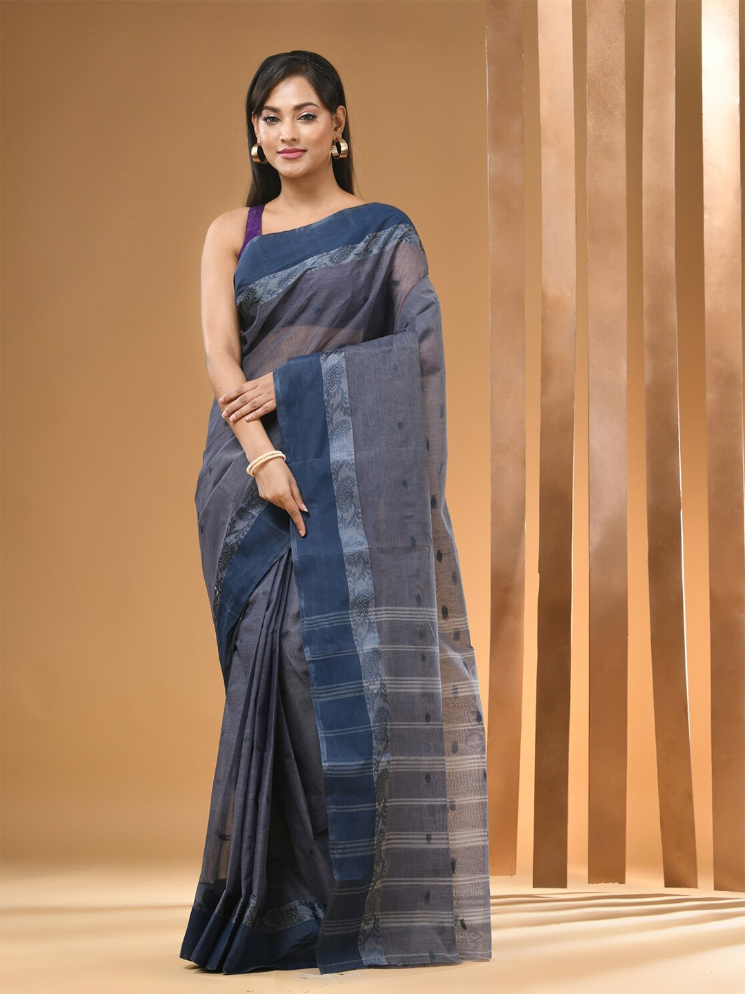 

Arhi Striped Woven Design Pure Cotton Taant Saree, Grey