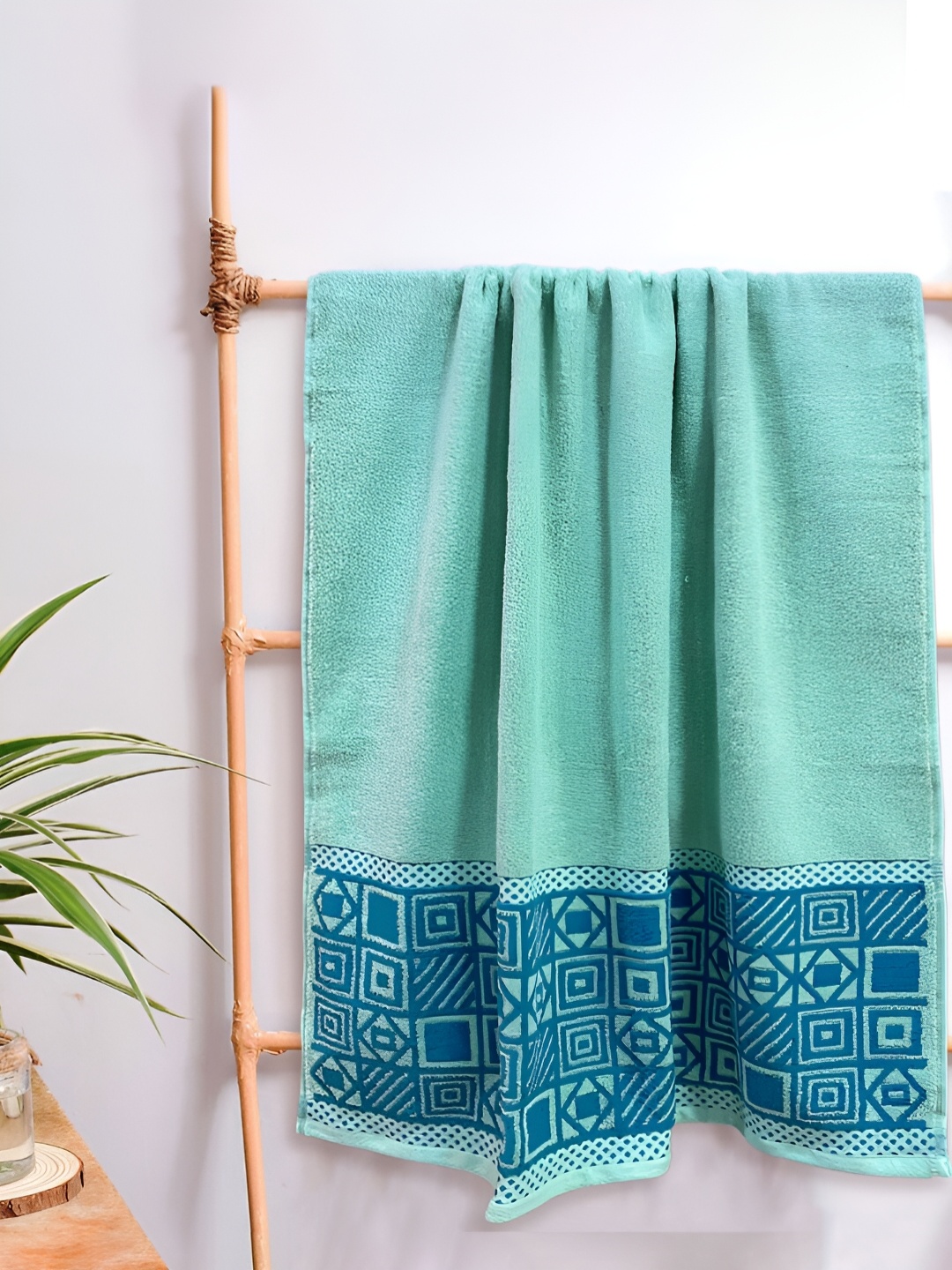 

Sassoon Wedelia Sea Green Printed Cotton Bath Towel