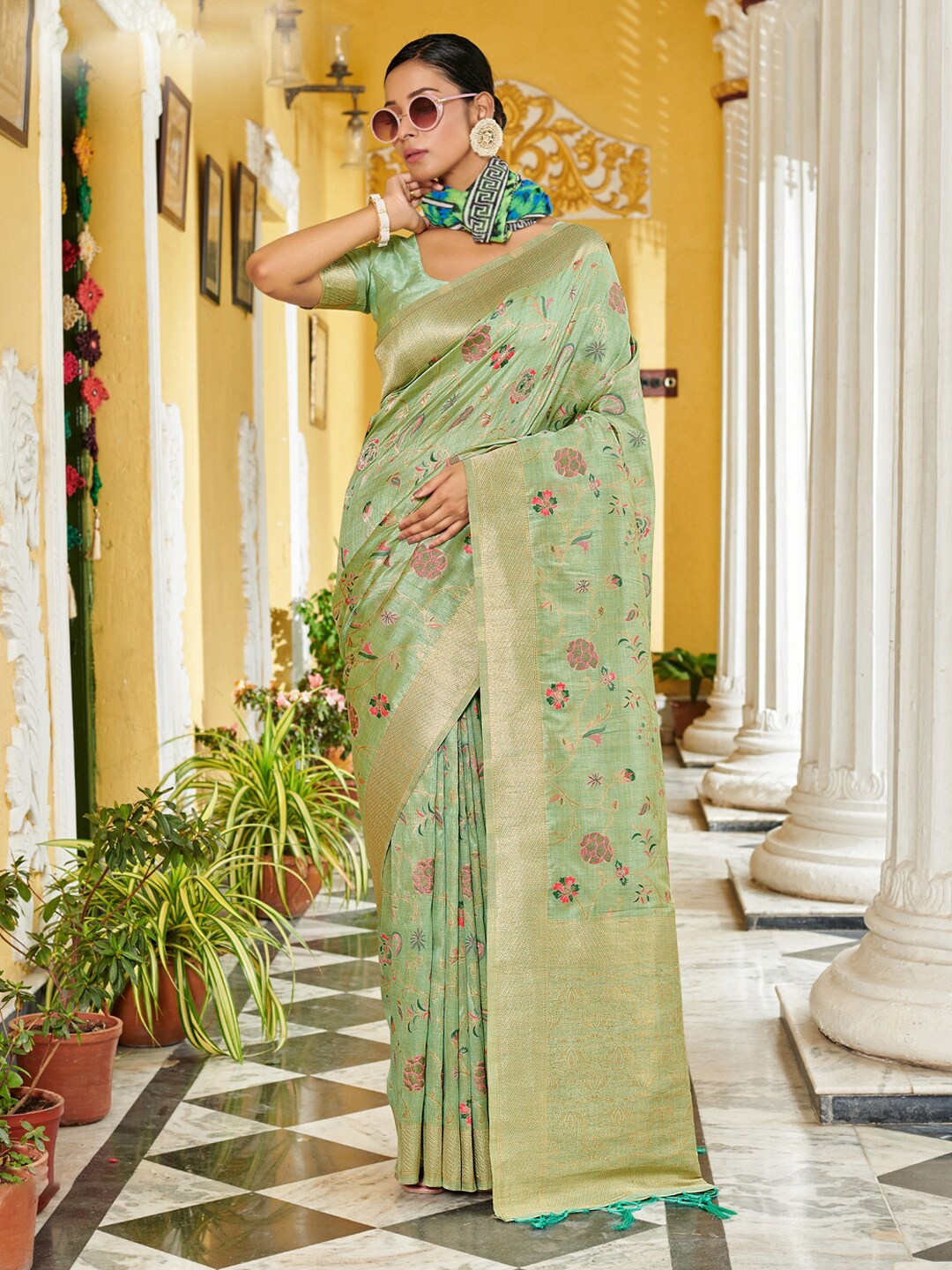 

Riwazo Ethnic Motifs Woven Design Banarasi Saree, Green