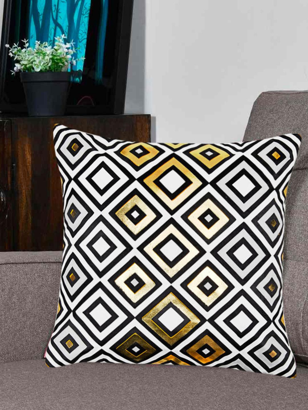 

Athome by Nilkamal White Black Geometric Cushion Cover