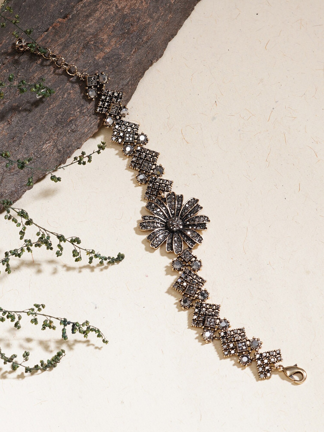 

Mali Fionna Stone Studded Chain Bracelet, Gold
