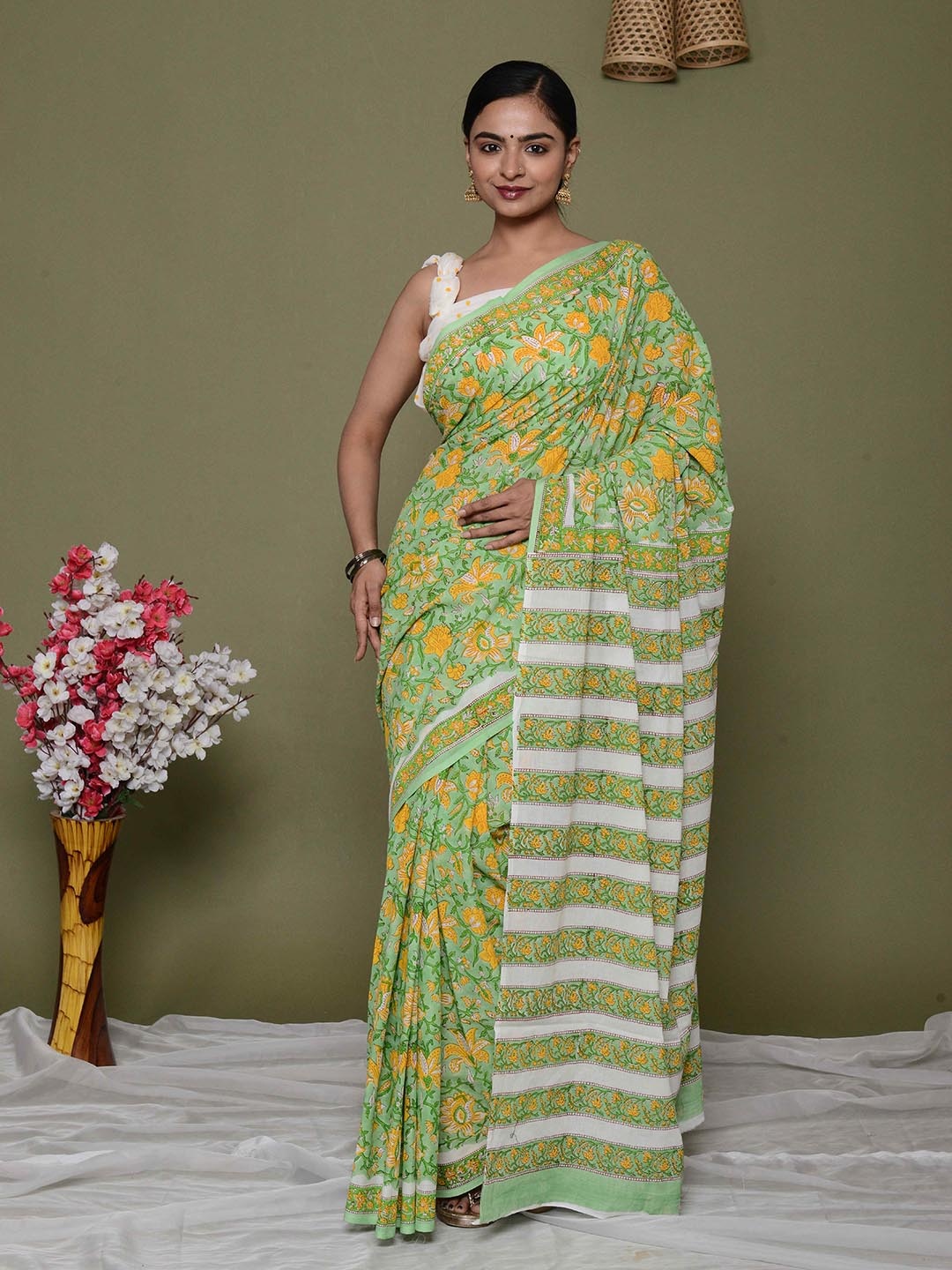 

Shivanya Handicrafts Floral Pure Cotton Block Print Saree, Green