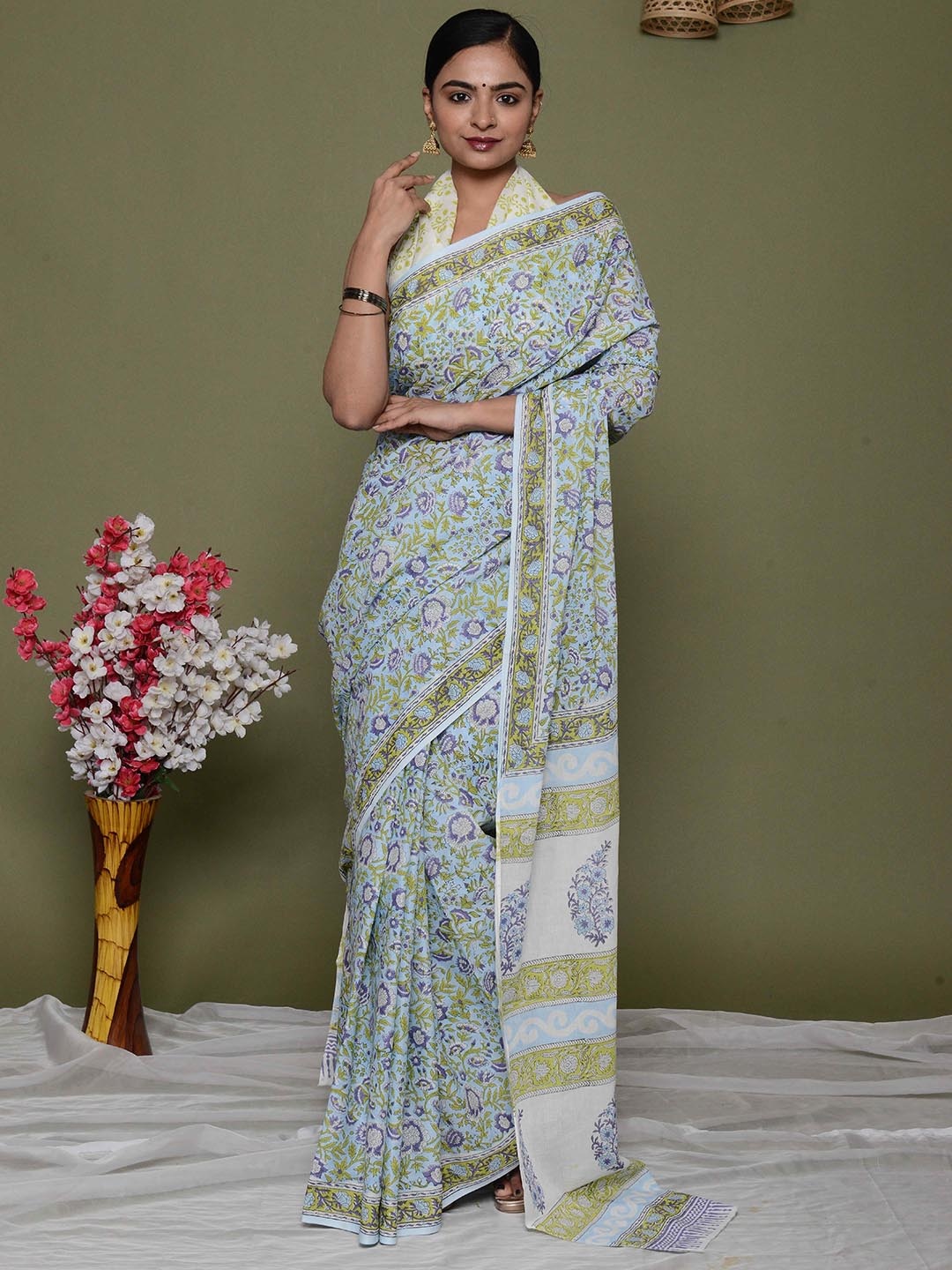 

Shivanya Handicrafts Floral Pure Cotton Block Print Saree, Blue