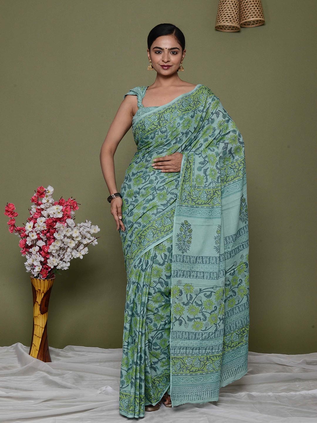 

Shivanya Handicrafts Floral Pure Cotton Block Print Saree, Green