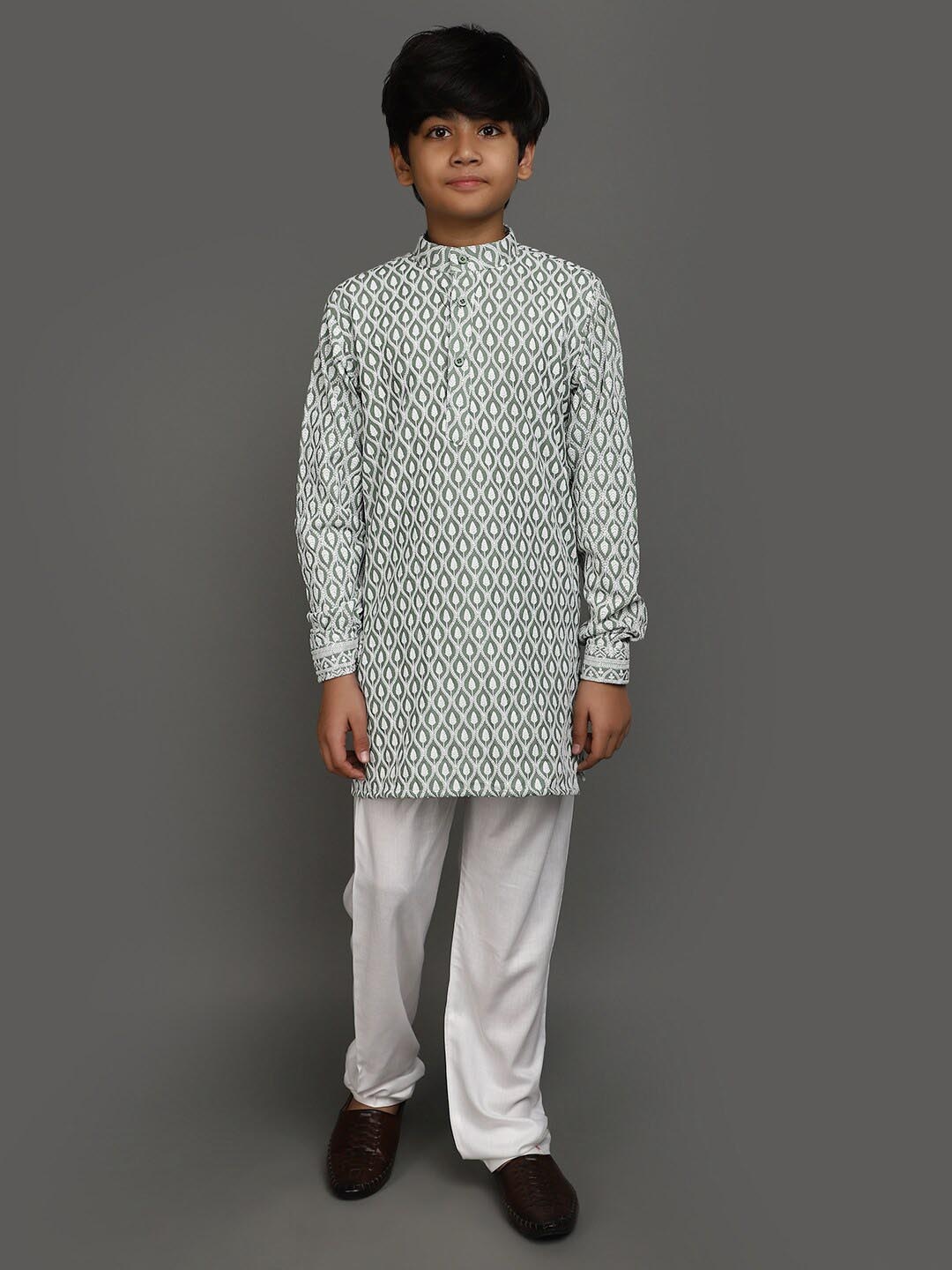 

V-Mart Boys Ethnic Motifs Embroidered Straight Kurta with Churidar, Green