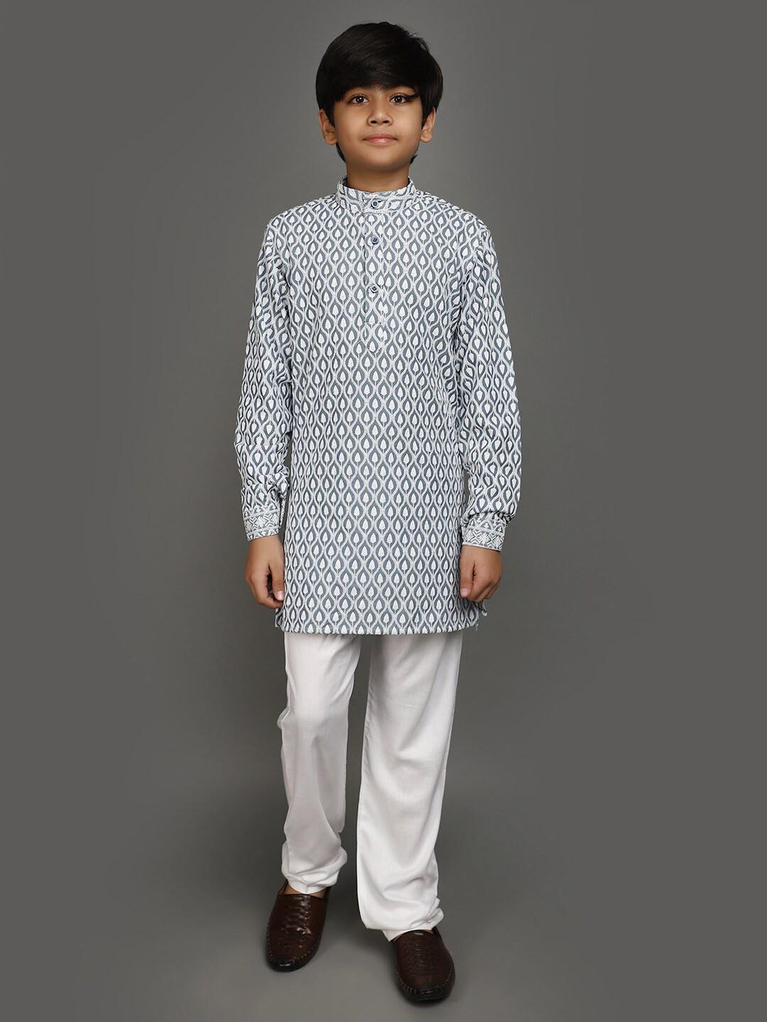 

V-Mart Boys Ethnic Motifs Embroidered Kurta with Pyjama, Grey