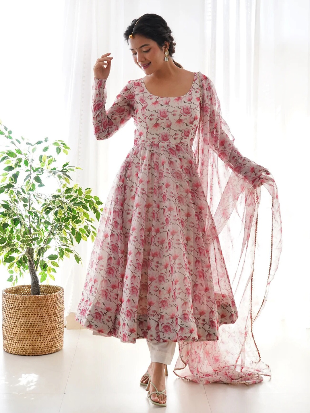 

Wedani Floral Printed Georgette Gotta Patti Kurta With Harem Pants & Dupatta, Pink