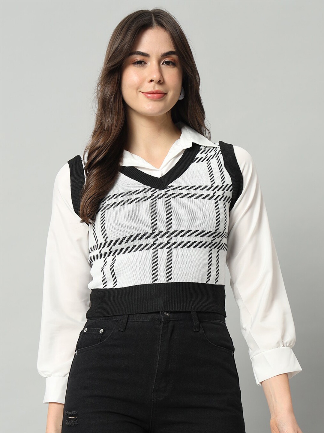 

BROOWL Checked V-Neck Woollen Crop Sweater Vest, White
