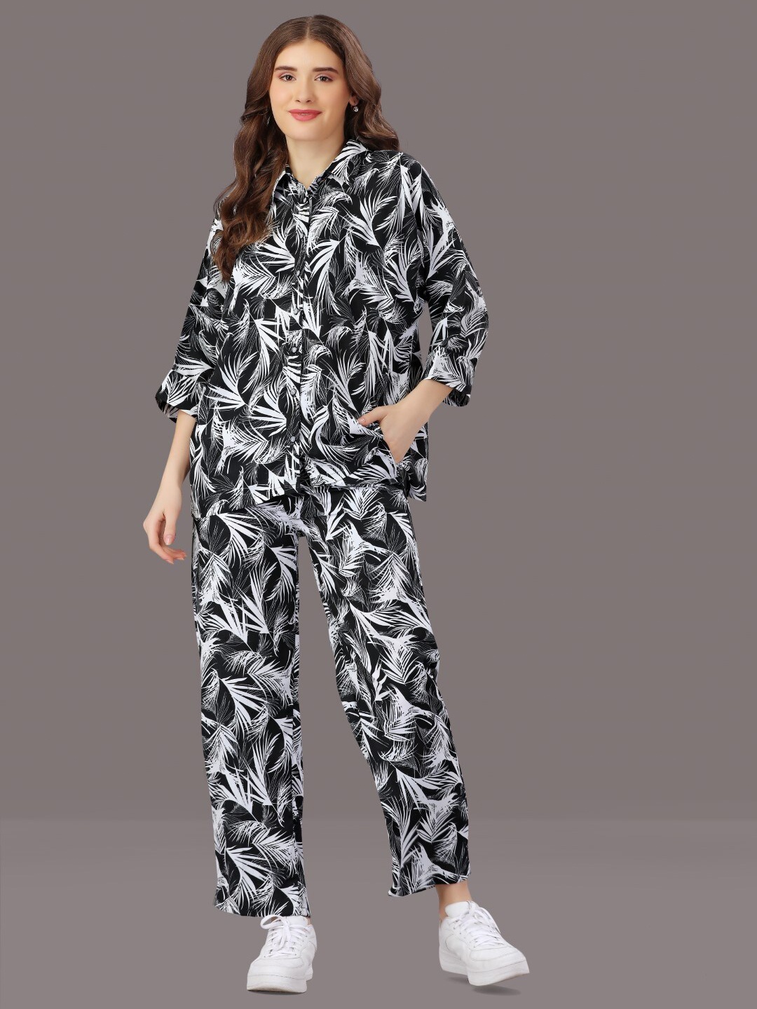 

HOUSE OF MIRA Floral Printed three-quarter sleeves Shirt & Trousers, Black