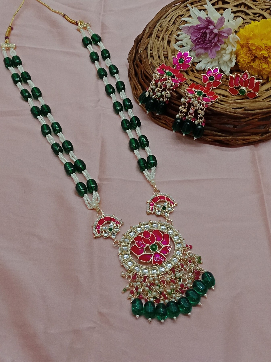 

AASHISH IMITATION Gold-Plated Kundan Studded & Beaded Jewellery Set