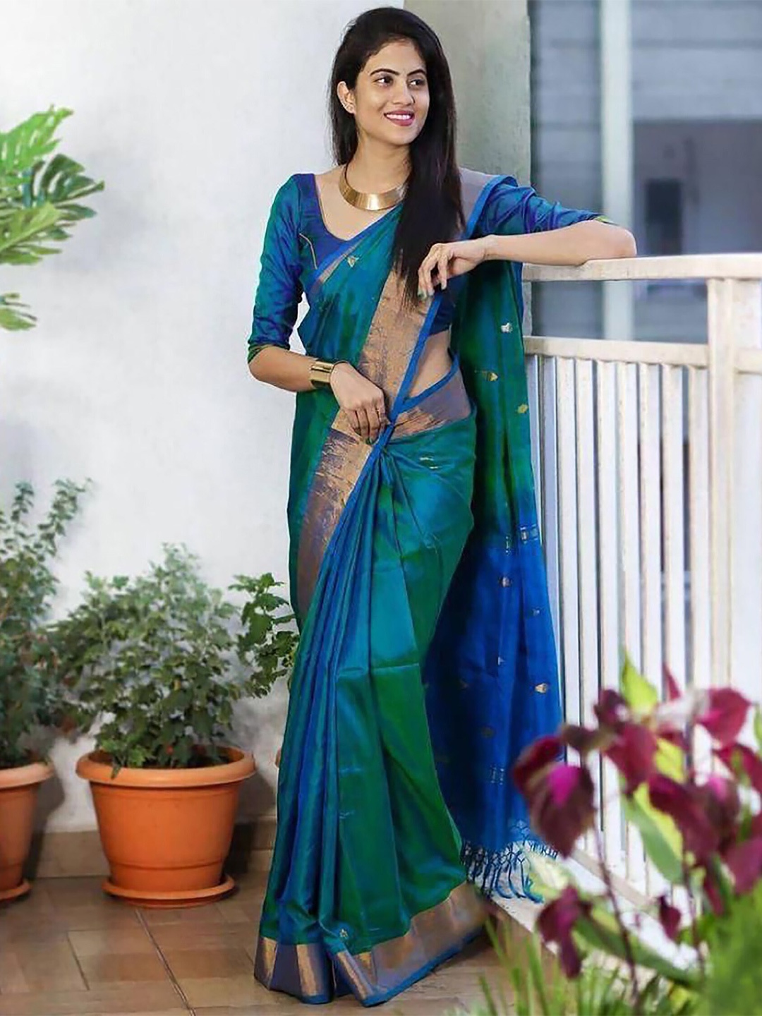 

KALINI Woven Design Zari Silk Cotton Banarasi Saree, Navy blue