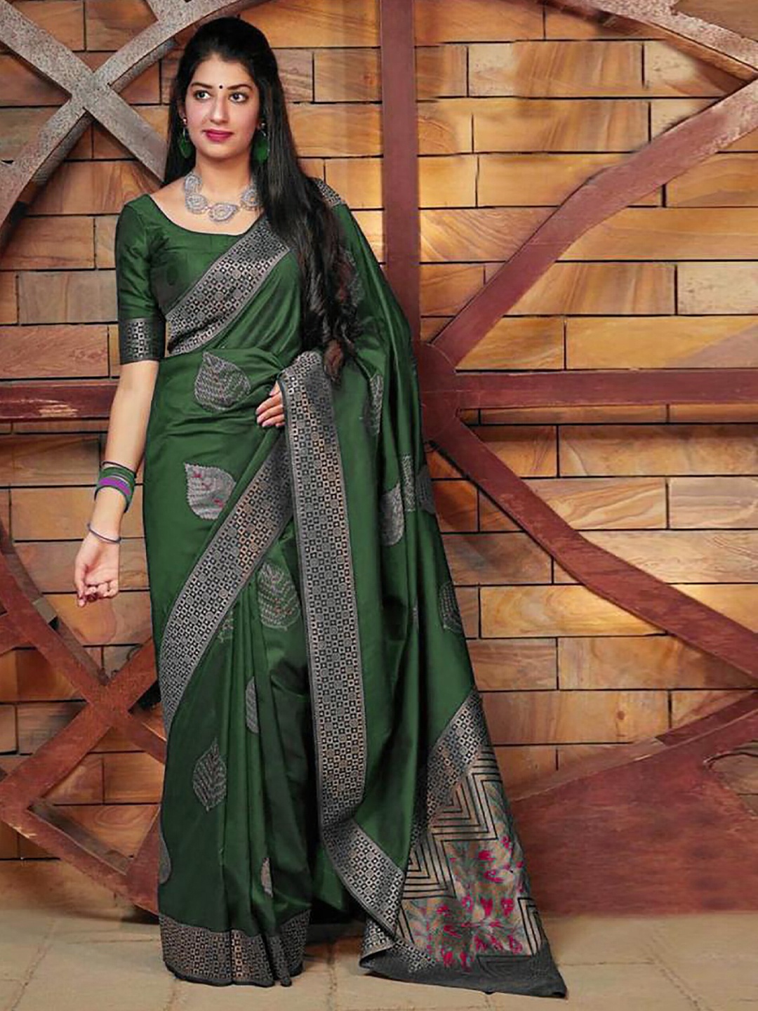 

KALINI Ethnic Motifs Woven Design Silk Cotton Banarasi Saree, Green