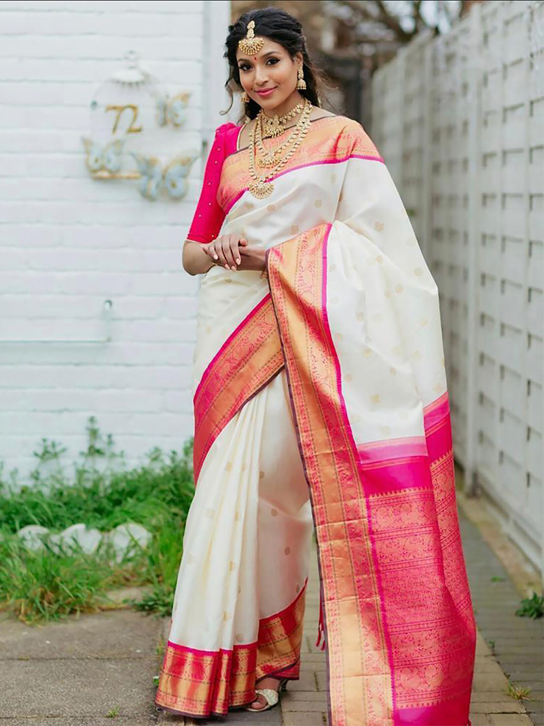 

KALINI Ethnic Motifs Woven Design Zari Silk Cotton Banarasi Saree, White