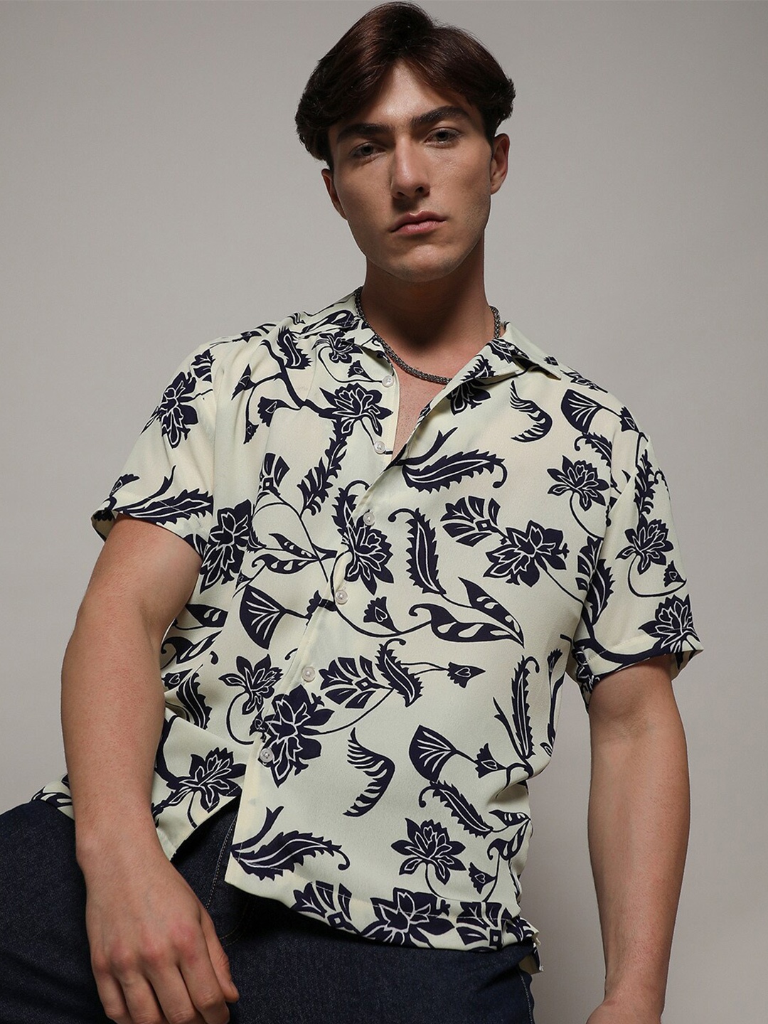 

Campus Sutra Beige & Black Classic Floral Printed Cuban Collar Casual Shirt