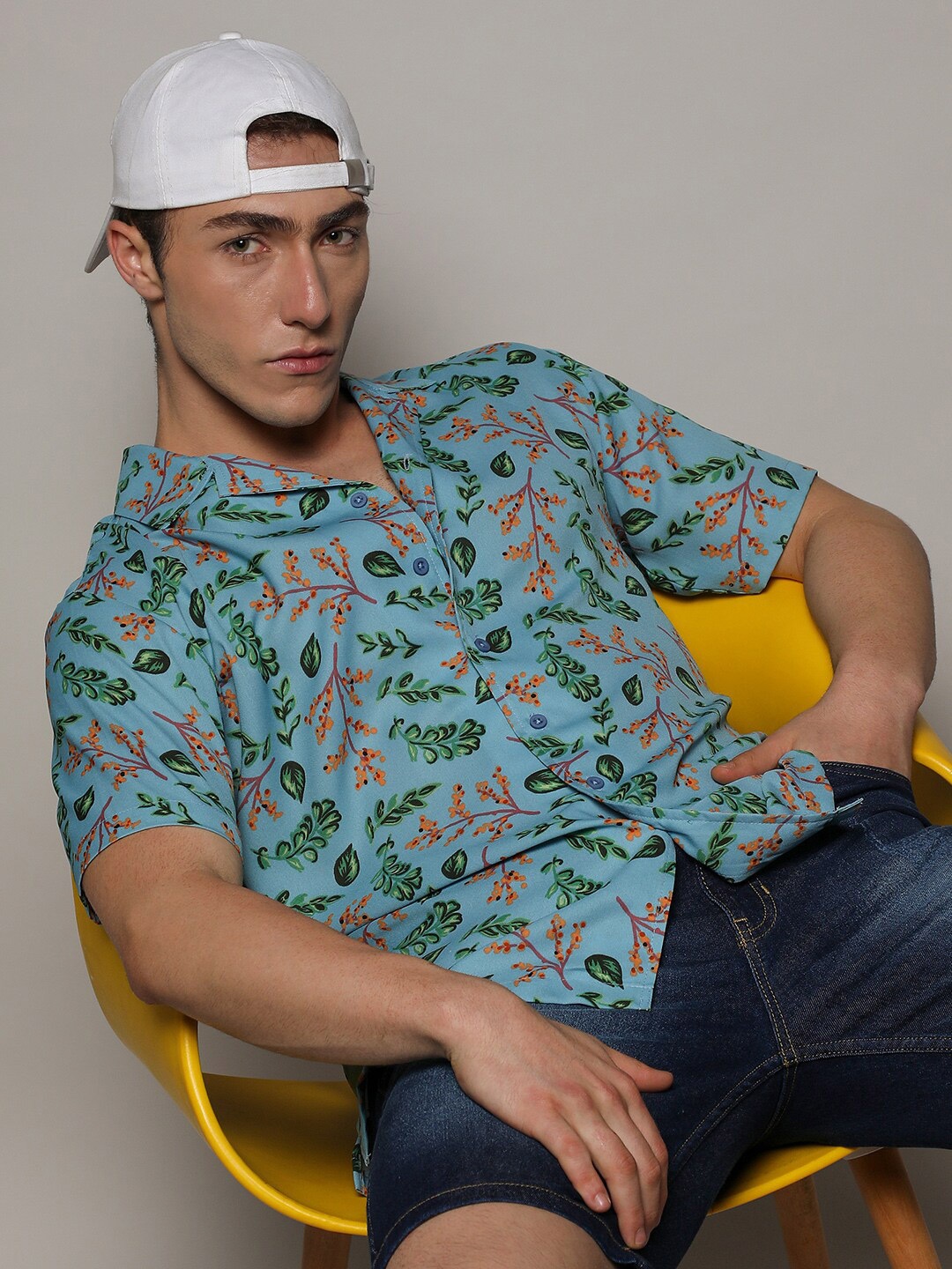 

Campus Sutra Blue & Green Classic Floral Printed Casual Shirt