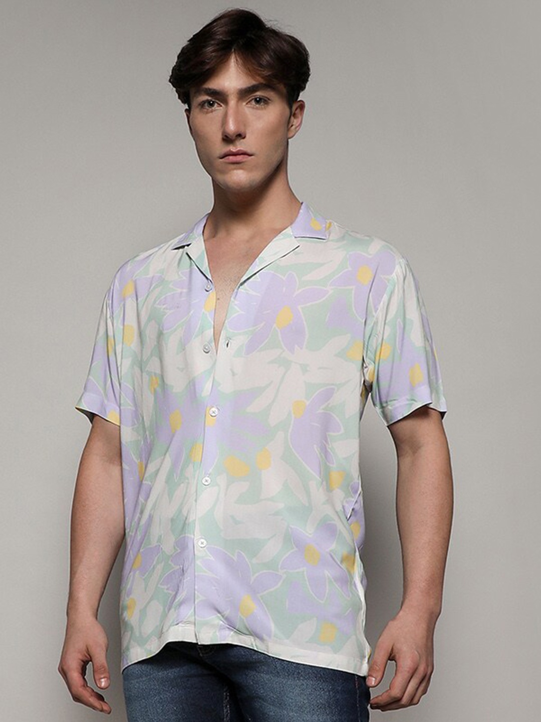

Campus Sutra White & Purple Classic Cuban Collar Floral Printed Casual Shirt