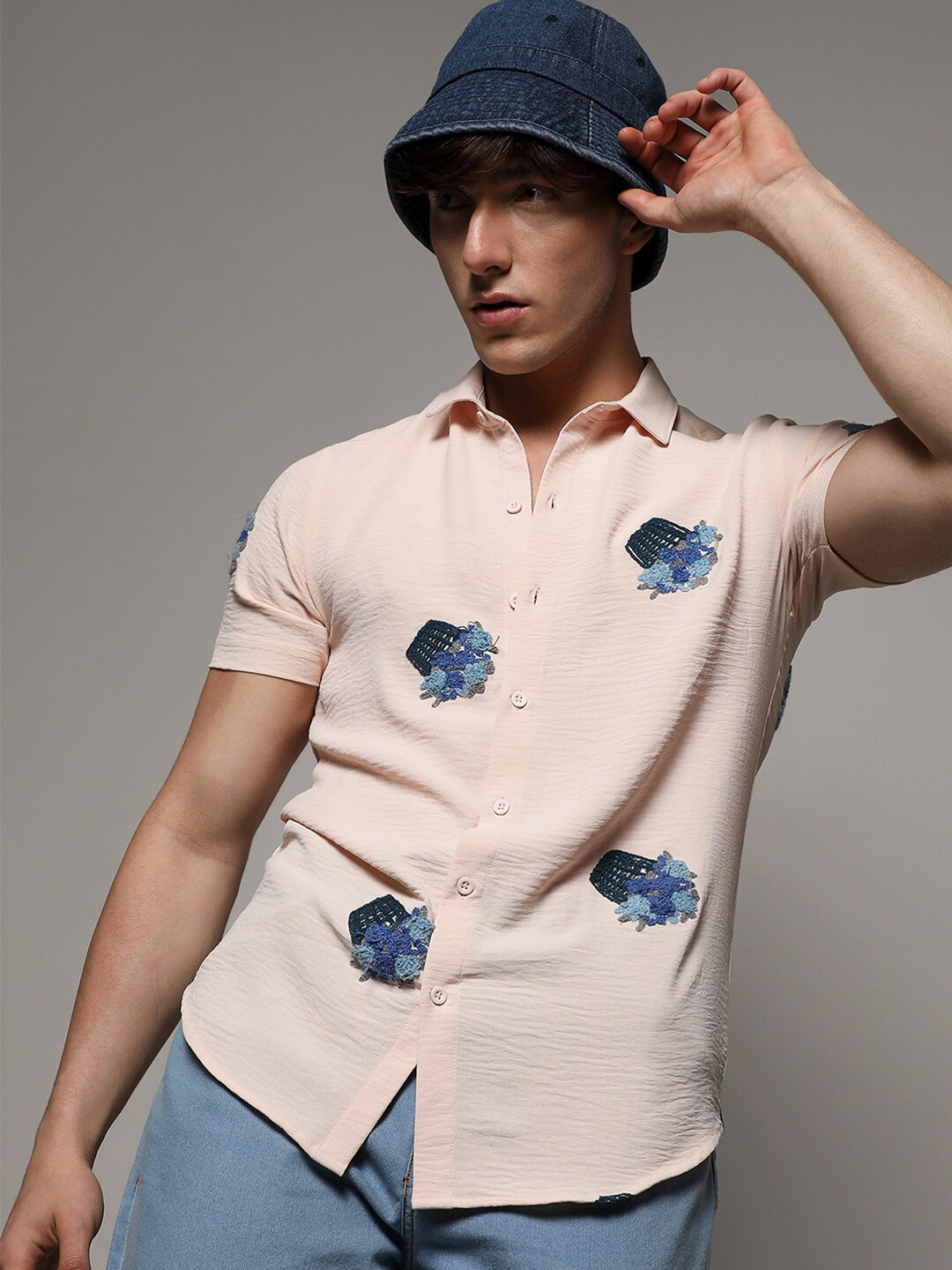 

Campus Sutra Peach Classic Spread Collar Embroidered Self Design Casual Shirt