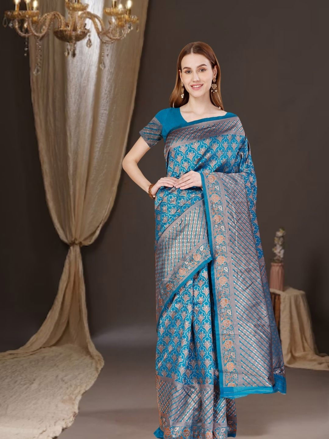 

MAGMINA Ethnic Motifs Printed Saree, Turquoise blue