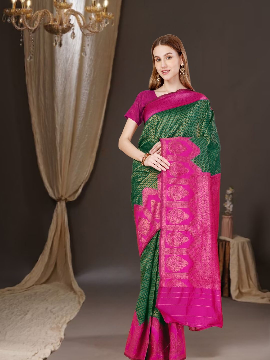 

MAGMINA Ethnic Motifs Woven Design Zari Kanjeevaram Saree, Pink