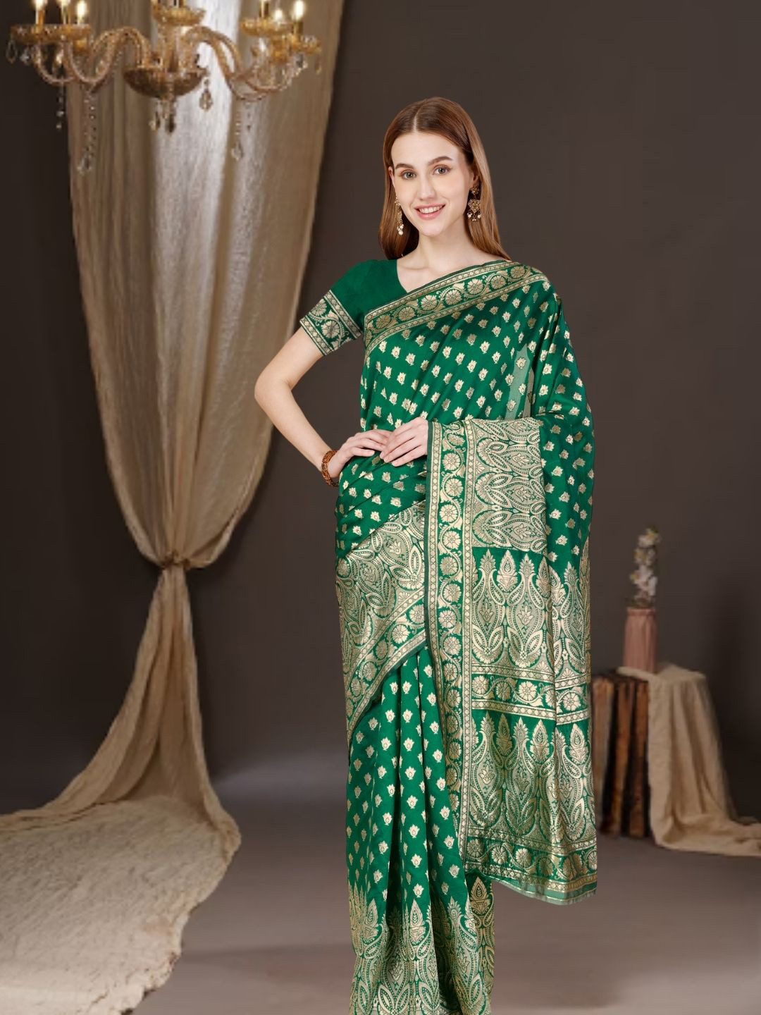

MAGMINA Ethnic Motifs Printed Saree, Green