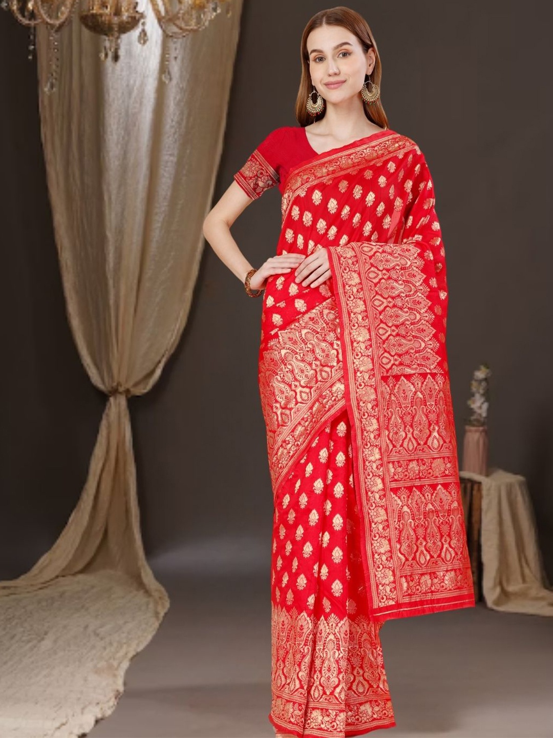 

MAGMINA Ethnic Motifs Printed Saree, Red