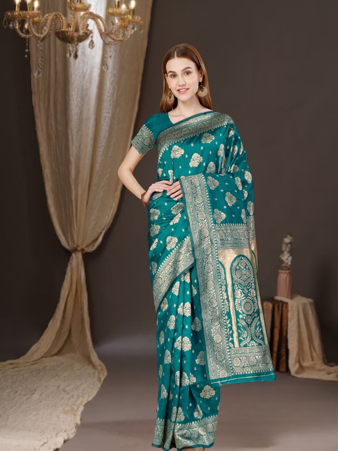 

MAGMINA Ethnic Motifs Printed Saree, Green
