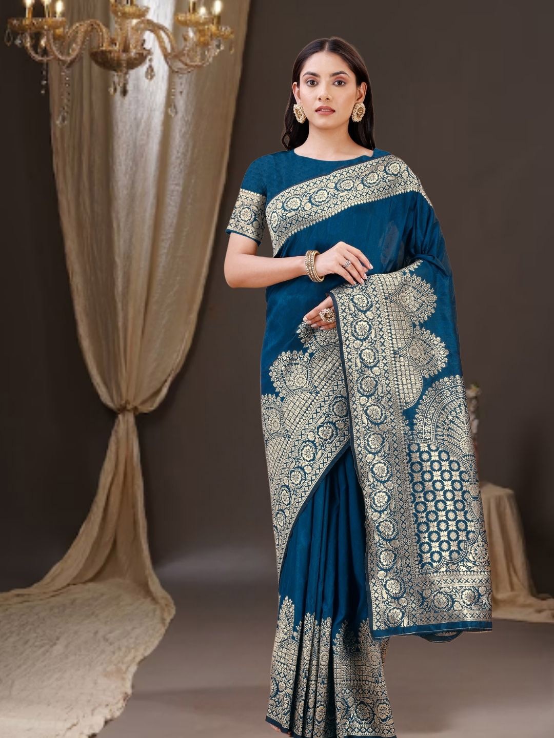 

MAGMINA Floral Woven Design Embellished Zari Kanjeevaram Saree, Blue