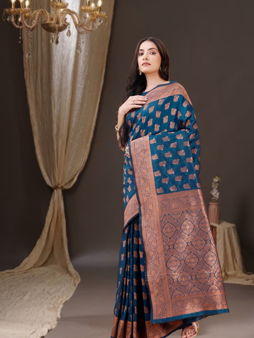 

MAGMINA Ethnic Motifs Printed Saree, Teal