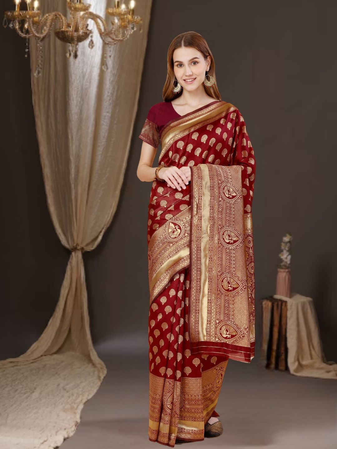 

MAGMINA Ethnic Motifs Woven Design Zari Kanjeevaram Saree, Maroon