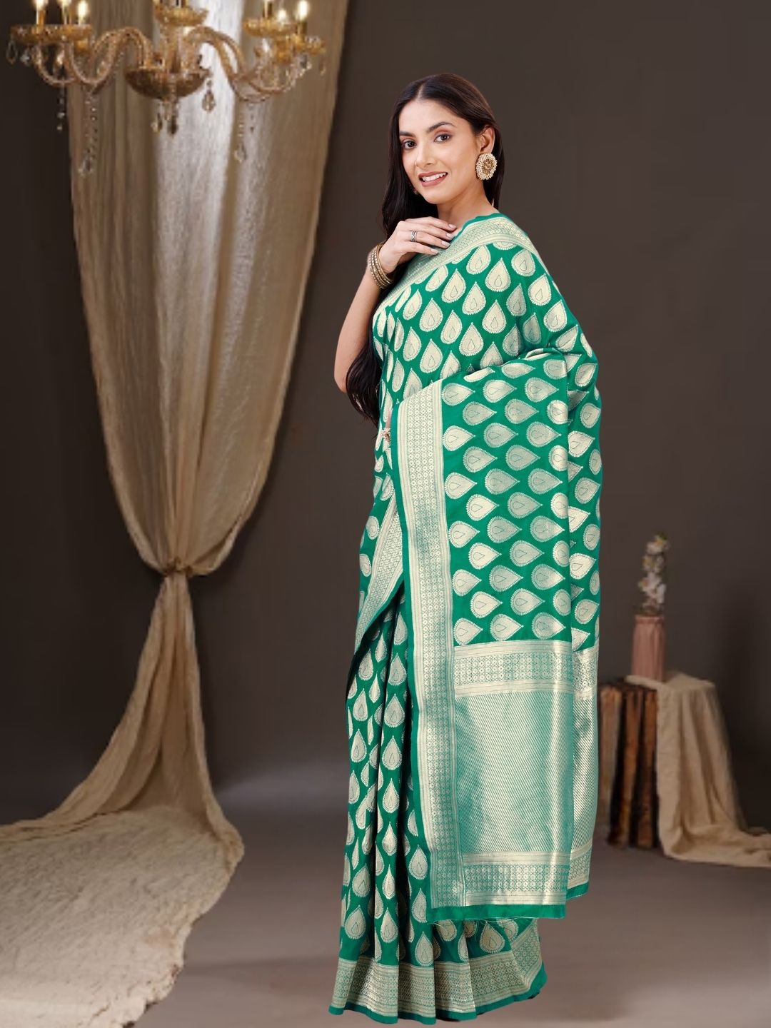 

MAGMINA Ethnic Motifs Printed Saree, Green